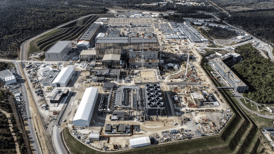 Fusion nucléaire ITER, site de construction, énergie propre, technologie innovante.